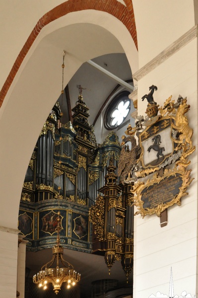 Buffet d'orgue et blason  de la Cathédrale de Dôme