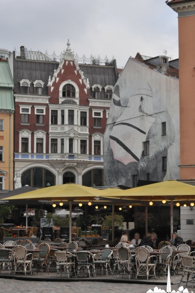 Fresque sur pignon et Belle bâtisses