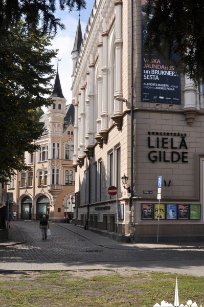 La Grande Guilde  (ancienne  association des négociants) bâtie au XVIII siècle