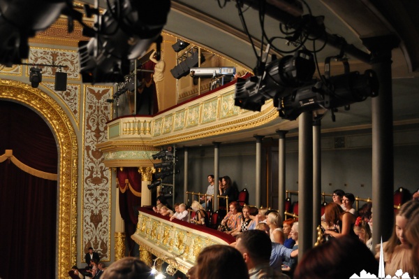 Spectateurs dans l'attente du spectacle