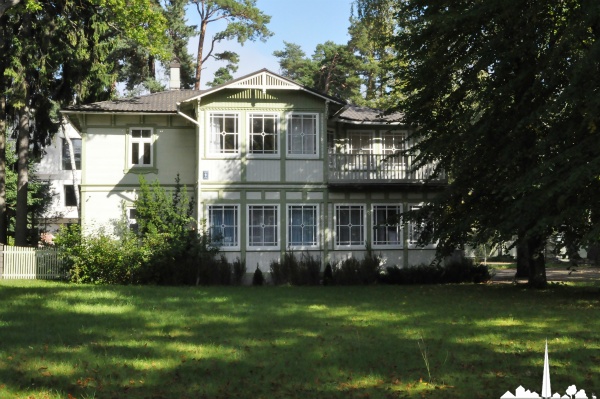 Belle maison en en bois