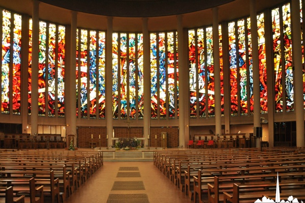 Yvetot - L'Église et ses 1046 m2 de vitraux